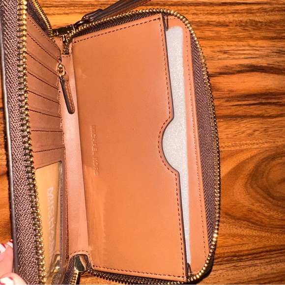 Michael Kors Wallet Wristlet - Picture 5 of 8